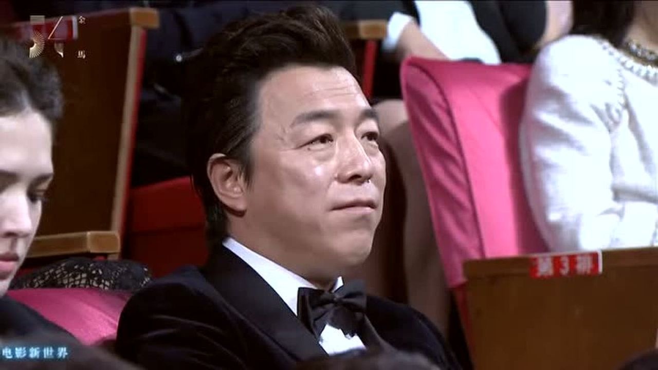 开云官网首页 浓眉哥迎来五赛季出色发挥，中国队观众热烈欢呼！